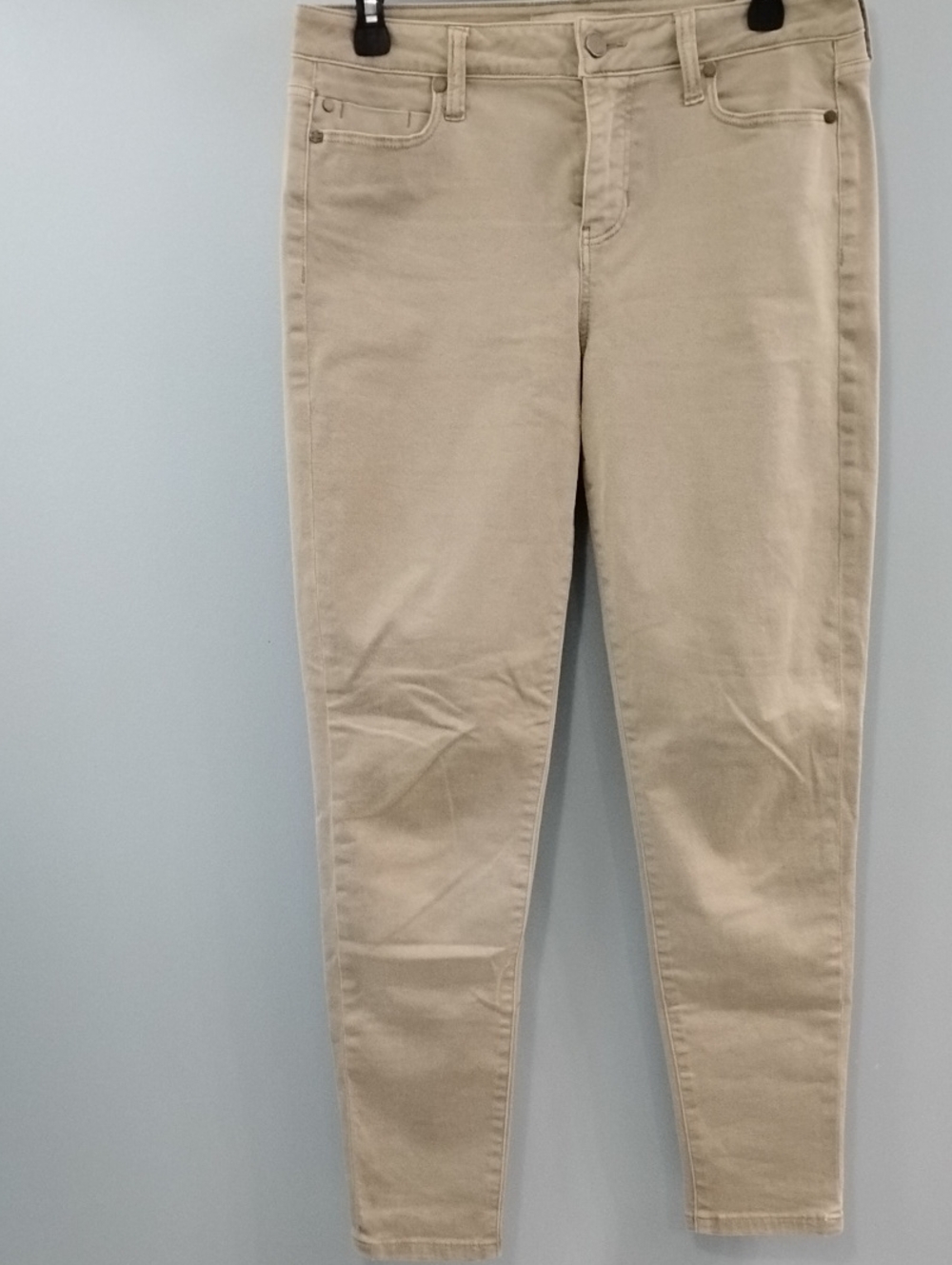 NWOT Liverpool Jeans Company Relaxed Ankle Skinny Jeans in Light Beige Size 4/27